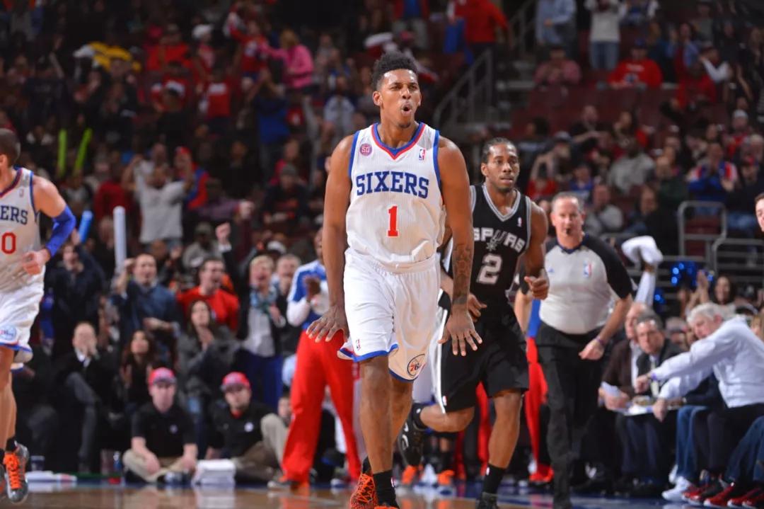 KD22+5末节却遭DNP！休媒开始质疑斯通交易选择 美球迷狂喷乌度卡（KD22+5末节仍被摁板凳！休媒质疑斯通交易决策，美球迷怒斥乌度卡）