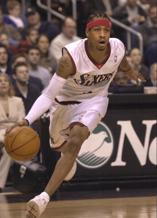 里萨谢三分穿针，老鹰回敬12-2攻击波，比分迫近战况激烈（里萨谢外线命中，老鹰掀起12-2反击潮，分差收窄战局白热化）