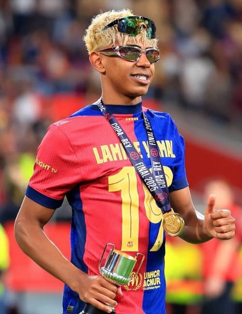 记者：弟媳未能得到米兰高层信任，与波尔图谈判进入细节阶段（记者称米兰高层难以信任弟媳，转会波尔图谈判已推进至细节阶段）