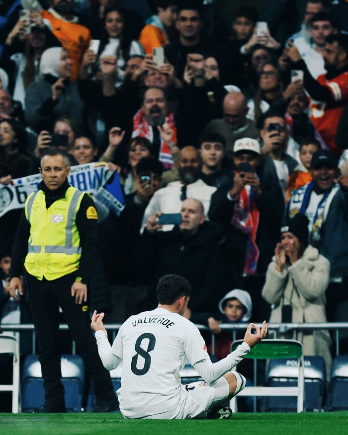 足球国足青训成果显现，小将成多队抢手货（国足青训见成效 多队竞逐潜力新星）