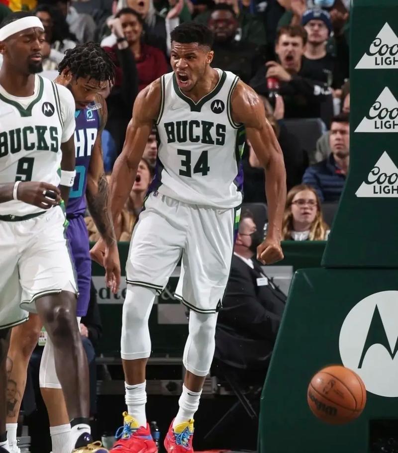 皇马帅位不稳，阿隆索可能被解雇，阿韦罗亚或成替代者，球员与主帅责任争议。（皇马帅位动荡，阿隆索恐下课，阿韦罗亚有望接任，球队责任归属引争议）