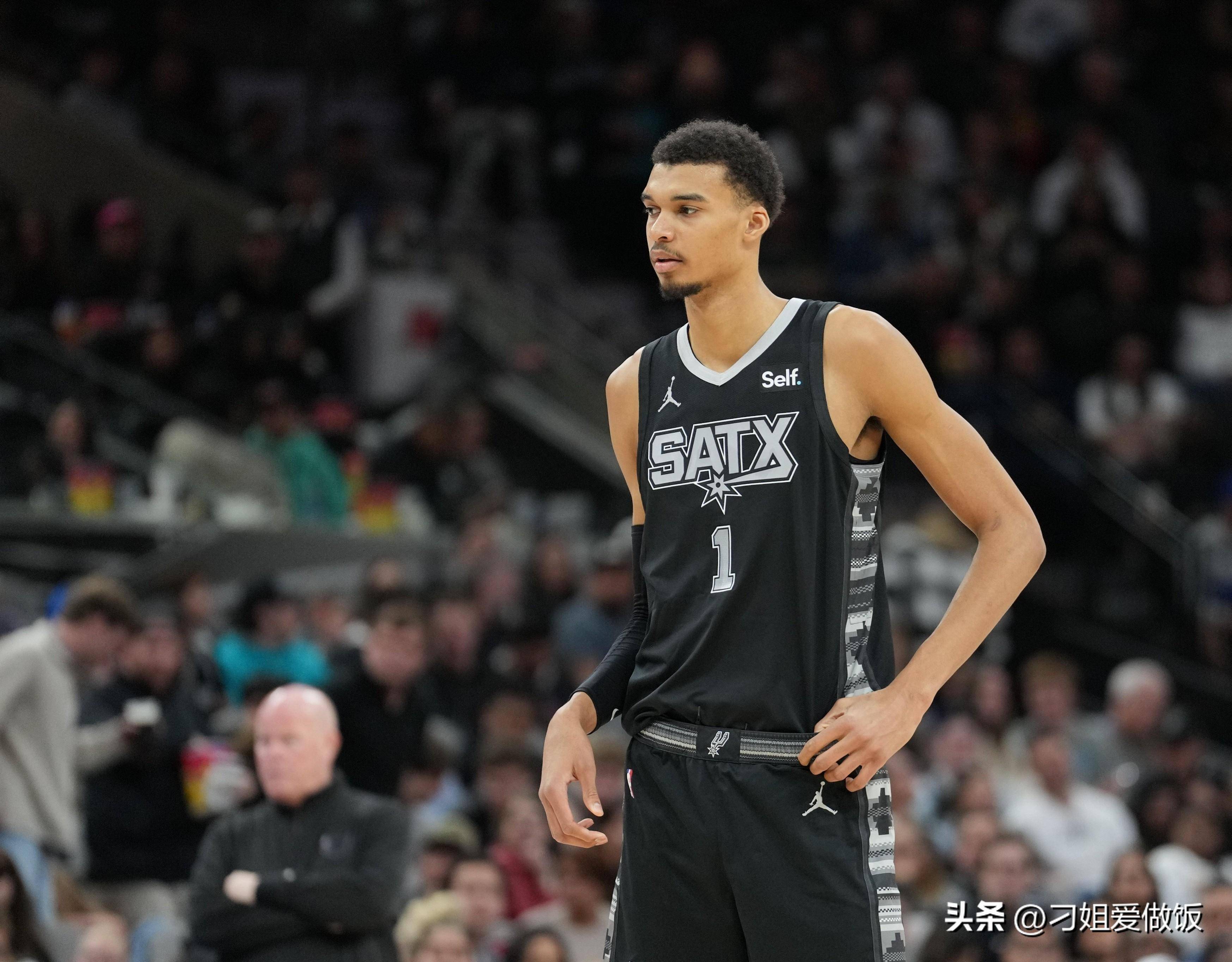 椰子：踢后卫让库普恢复信心；DV9受伤是戴维和奥蓬达的机会（椰子：改踢后卫助库普重拾信心，DV9伤缺为戴维与奥蓬达带来良机）