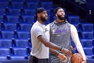 阿莱格里：我只是对裁判说“怎么每次有你在都会出乱子”（阿莱格里解释：我只是问裁判“为何每次你执法都会出状况”）