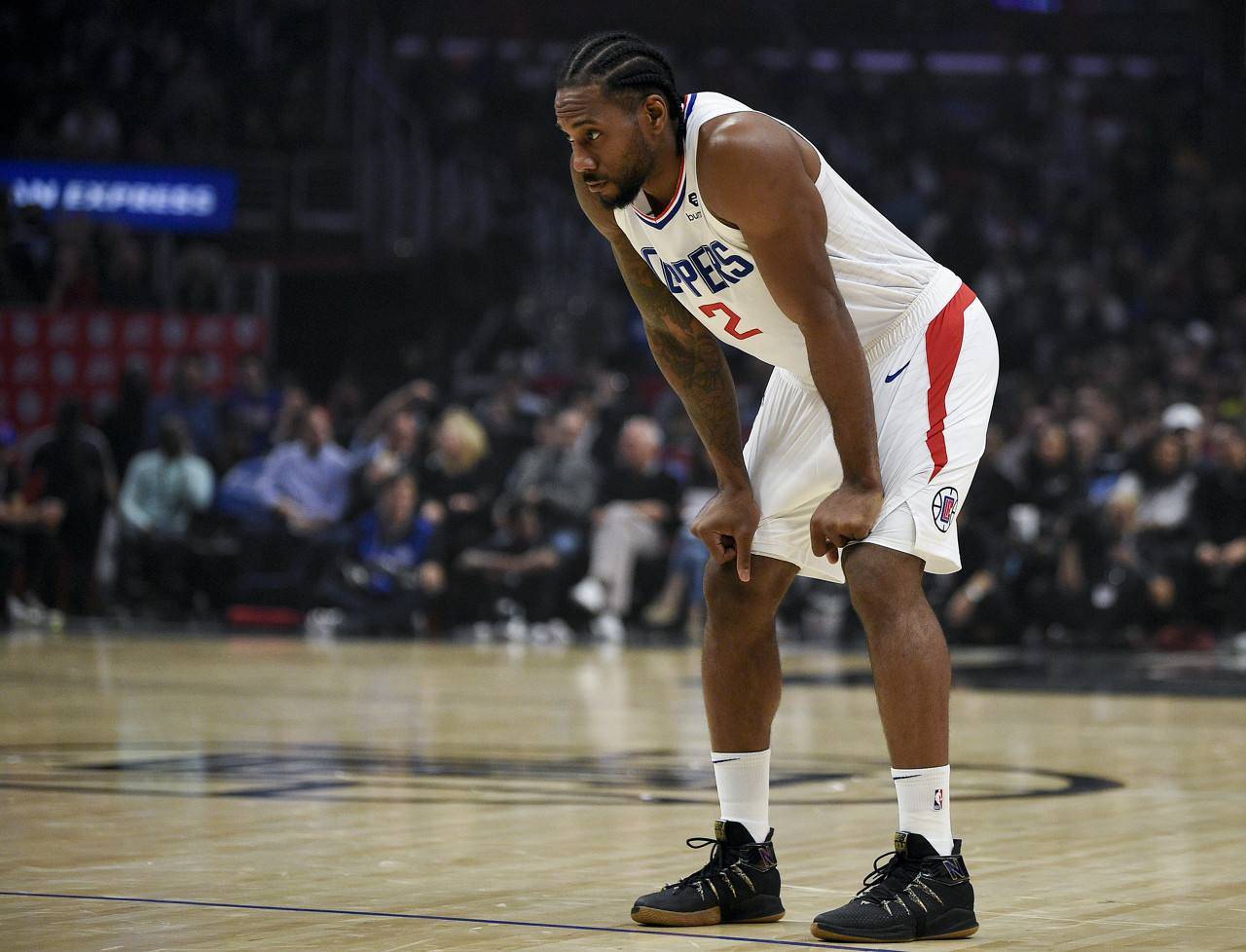 足坛年度十大新闻出炉，各界议论不断（年度足坛十大要闻揭晓，引发各界热议）