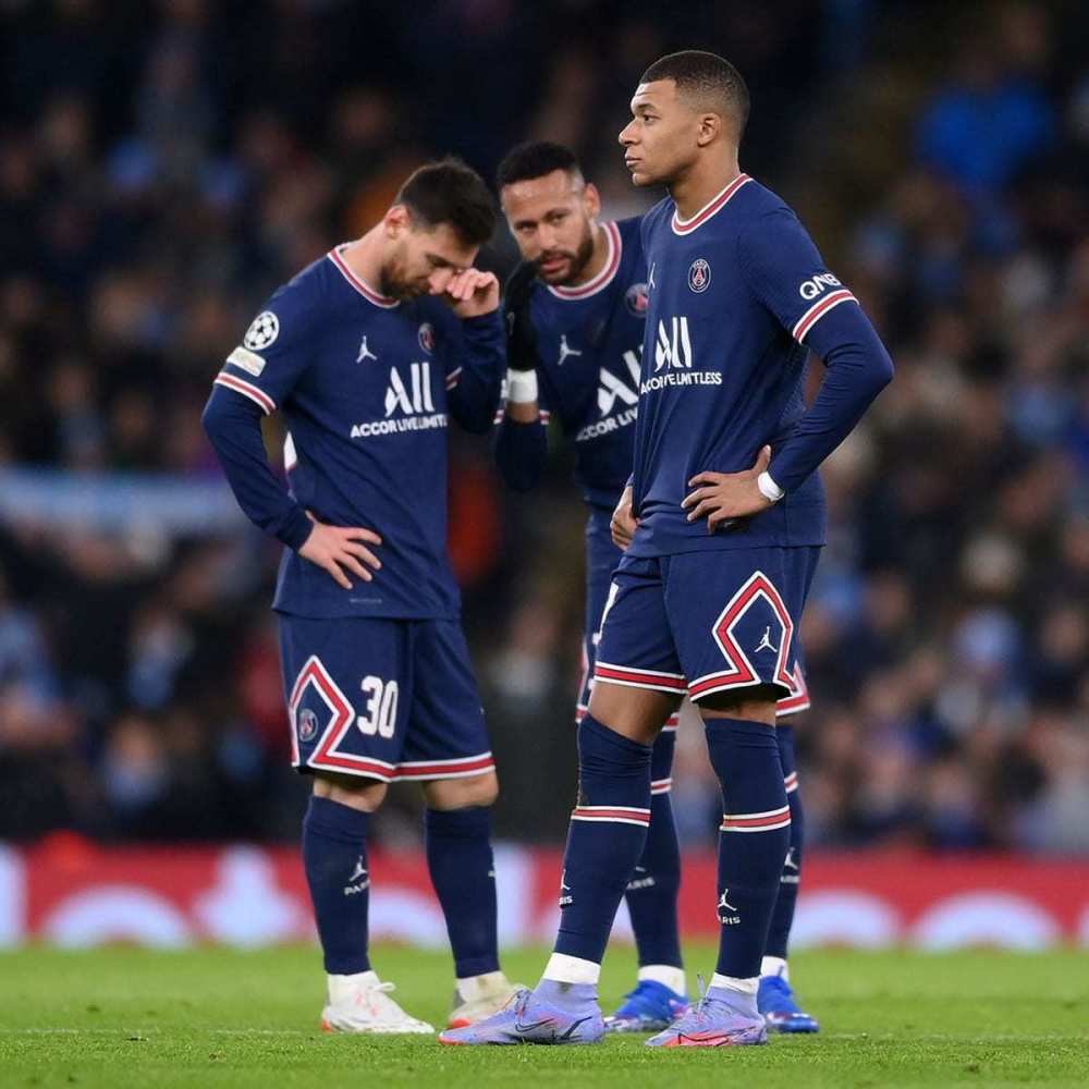 艾顿是自拜纳姆以来首位命中率超90%得到20+10的湖人球员（艾顿创纪录，成为继拜纳姆之后湖人首位命中率超90%拿下20+10的球员）