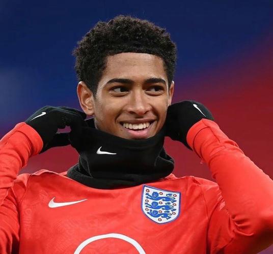 TA：巴萨防守存在问题，但弗里克无意放弃高位防线的战术（TA：巴萨防守堪忧，弗里克仍坚持高位防线战术）