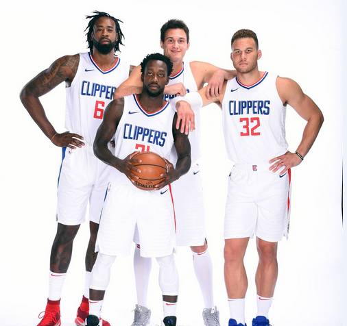 你们猜猜巴扎黑最喜欢带哪顶帽子？（猜猜看，巴扎黑最钟爱哪顶帽子？）