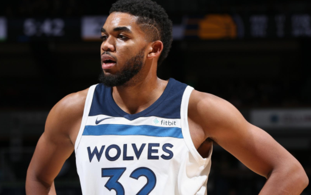 没射正，莱万是巴萨队史首位单赛季西甲两次罚点射偏的球员（莱万本季西甲两度点球射偏，成巴萨队史第一人）