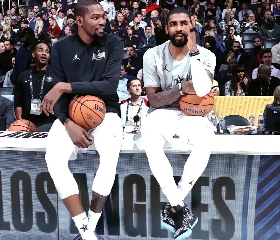 懂球帝2025年10月足坛MVP：姆巴佩蝉联！（姆巴佩再度当选懂球帝2025年10月足坛MVP）