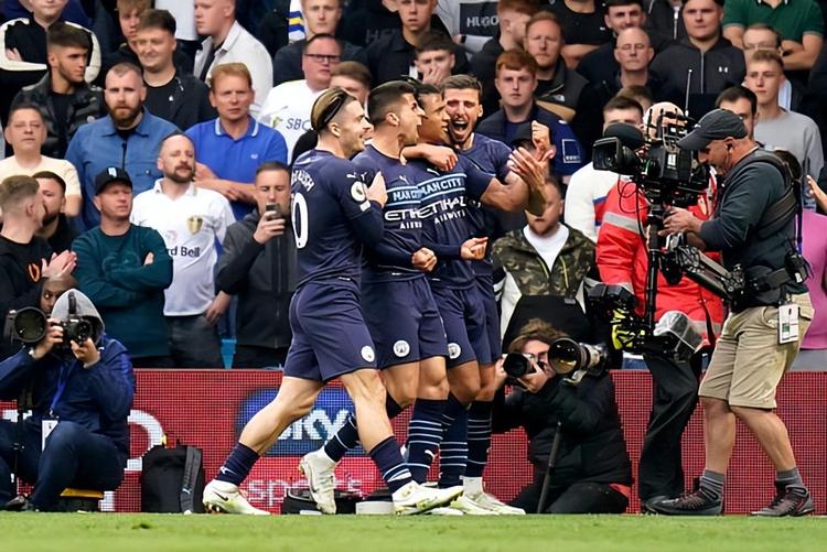 斯帕莱蒂：对球队整体表现很满意；DV9带伤出战表现出了责任感（斯帕莱蒂满意全队发挥，赞DV9带伤上阵尽显担当）