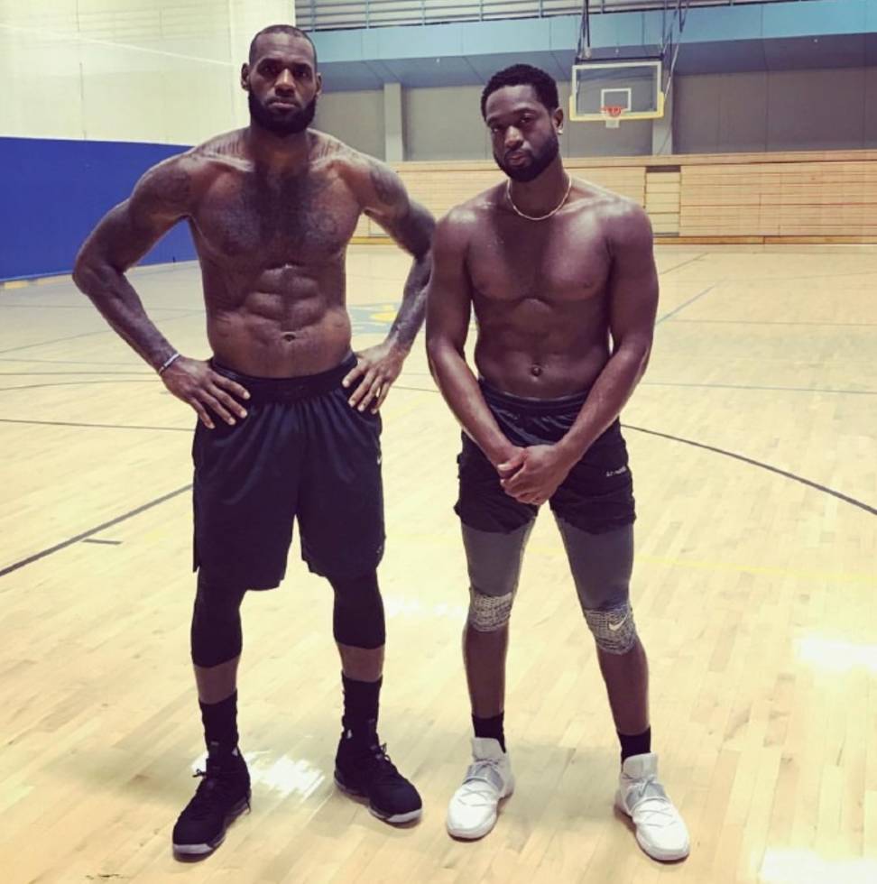 比外援好使！郭昊文半场12中7得到19分（郭昊文半场12投7中斩获19分，状态压过外援）