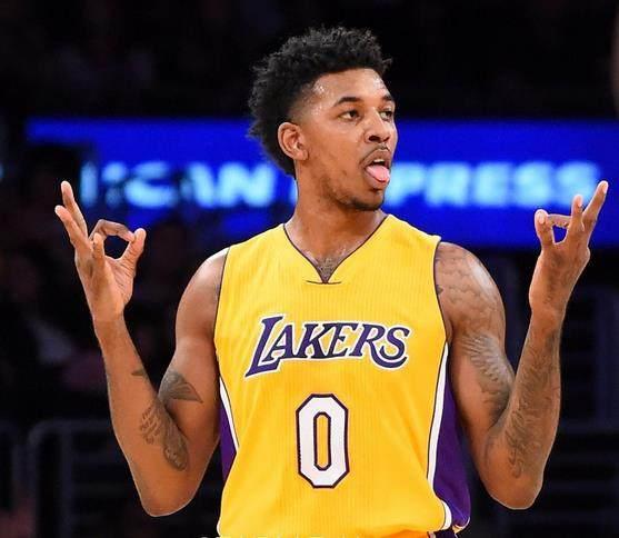 科尔：库明加可以出战对阵魔术的比赛，霍福德将继续缺席（科尔称库明加可战魔术，霍福德仍将缺席）