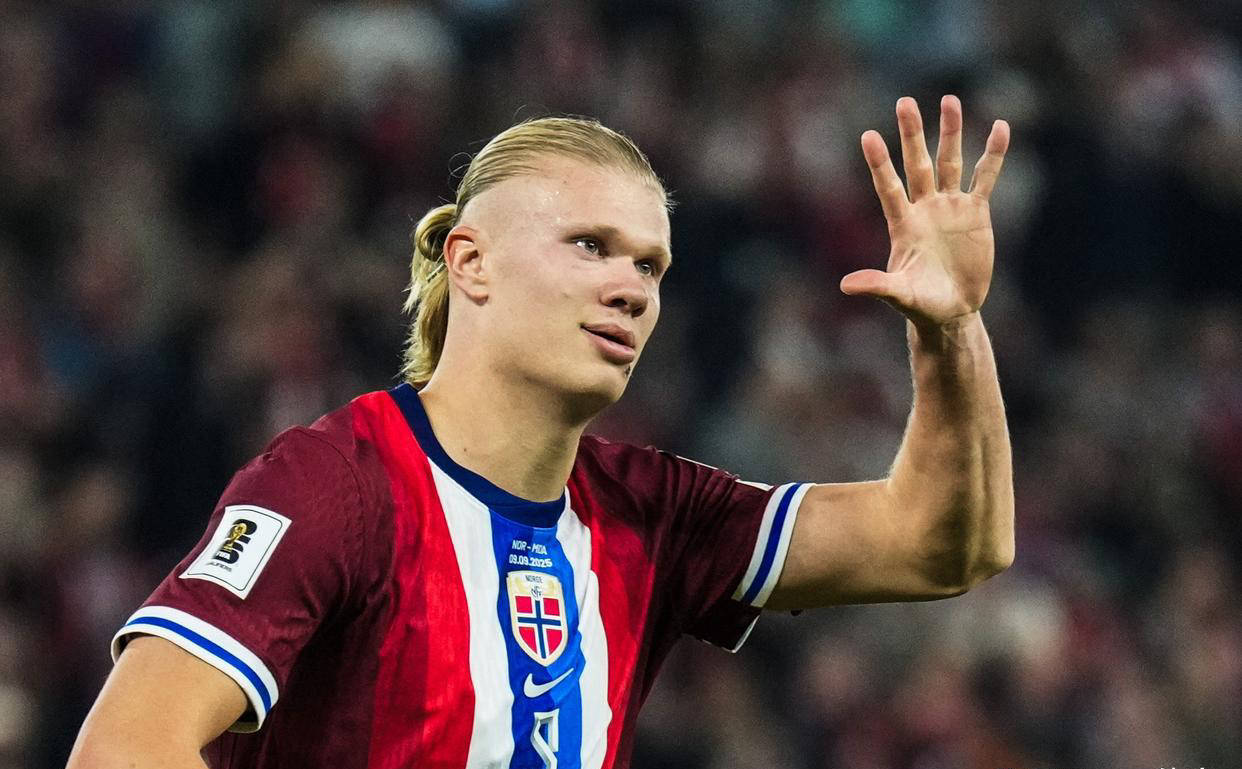 最后一舞！C罗2026世界杯定制款耐克金色签名战靴曝光（告别之舞将至：C罗2026世界杯定制耐克金色签名战靴亮相）