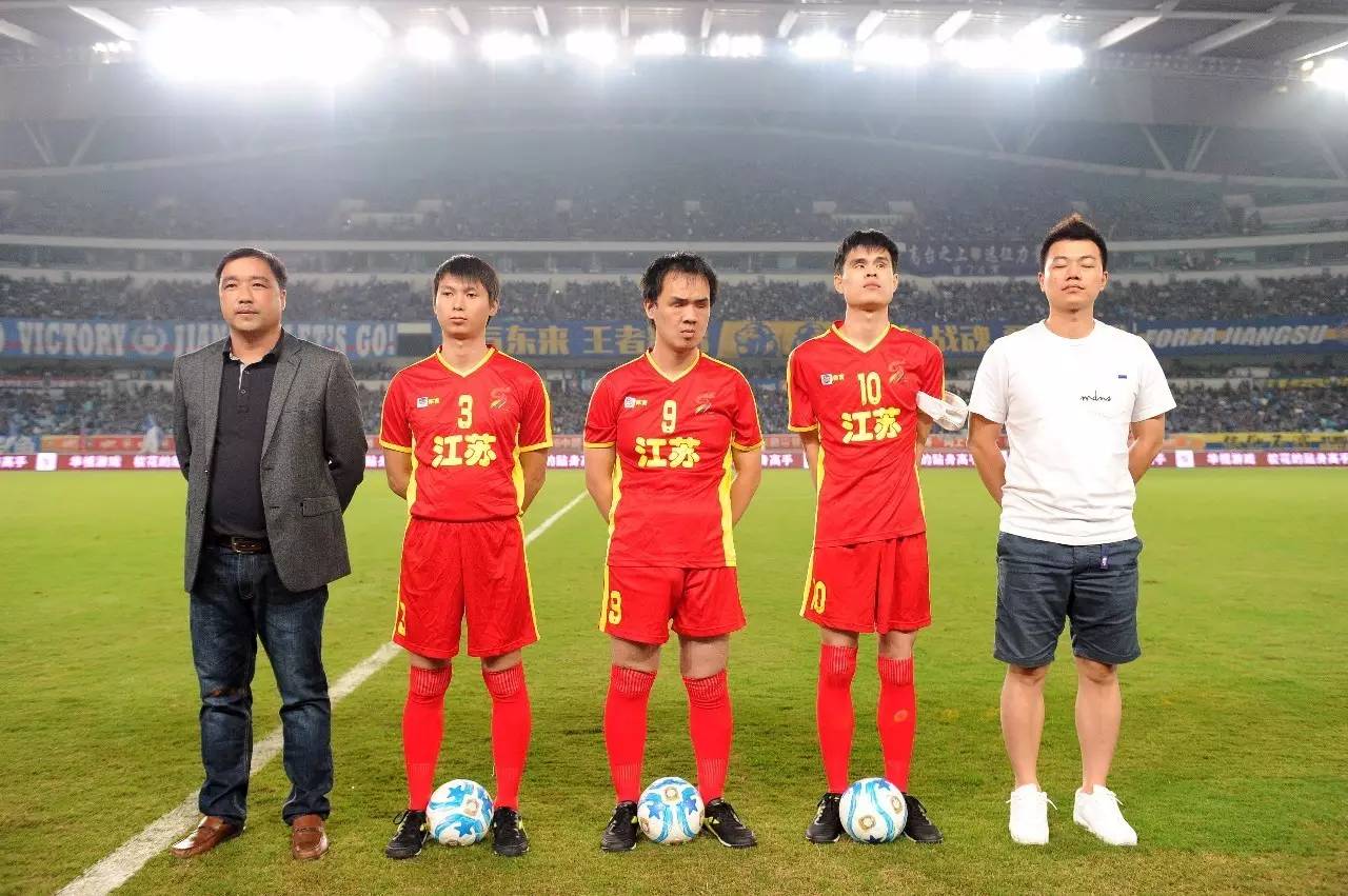 因斯：国米要小心利物浦，别以为他们现在混乱不堪就容易对付（因斯提醒国米警惕利物浦：别因对方近况混乱就轻敌）