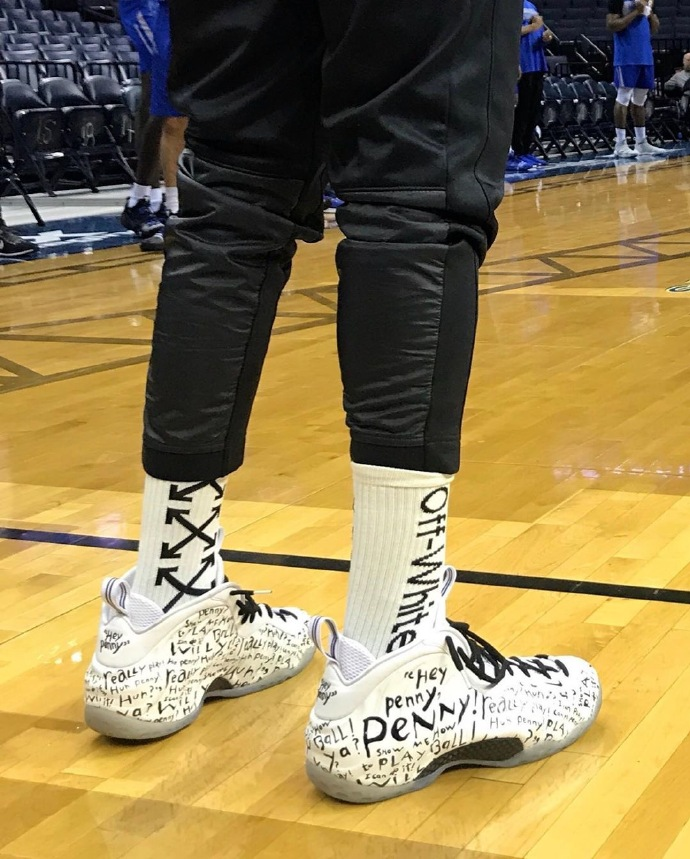 意乙巴里队客场0-5惨败，在返程航班上球迷与球员发生冲突（意乙巴里客场0-5失利，返程航班上球迷与球员爆发冲突）