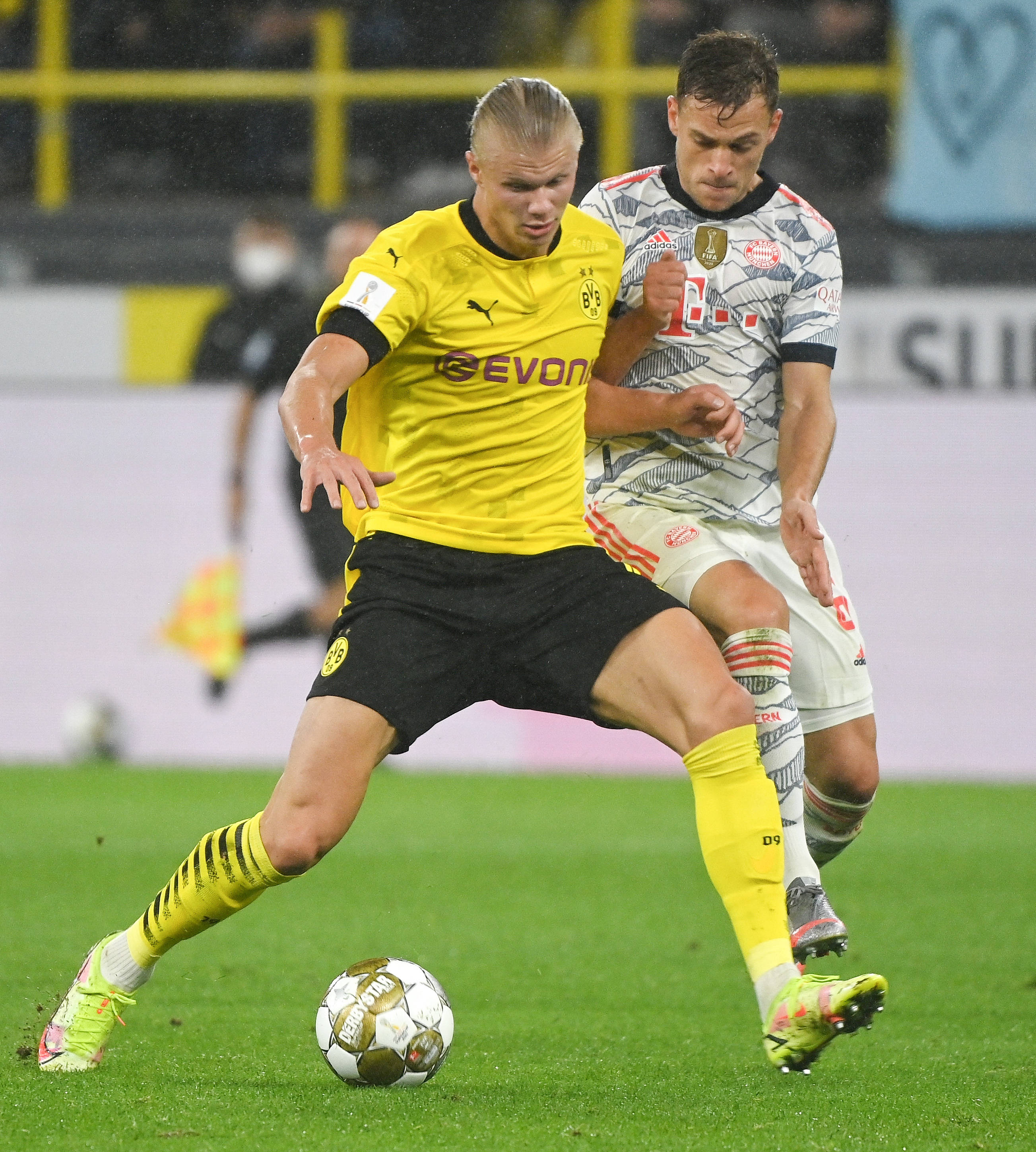 莱万：我们踢得有点松懈，我很久没有在这么差的场地踢球了（莱万直言球队略显松懈：许久未在如此糟糕的场地比赛）