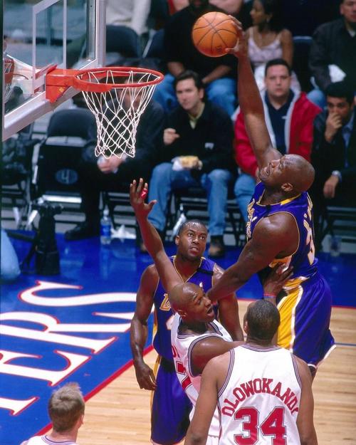 西蒙：库尔图瓦是世界最佳门将，他扑不出的球谁也扑不出来（西蒙盛赞库尔图瓦：当今第一门将，他挡不住的球无人可挡）