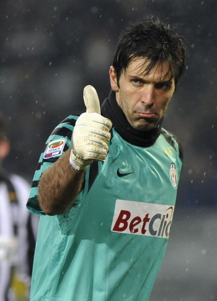 布里奇斯逆风翻盘，尼克斯末节大爆发！（布里奇斯力挽狂澜，尼克斯第四节狂飙！）