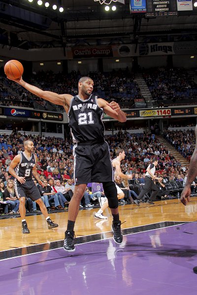 每体：与塞维利亚四月节撞期，西足协重新评估国王杯决赛日期（每体：因与塞维利亚四月节重叠，西足协考虑调整国王杯决赛日期）