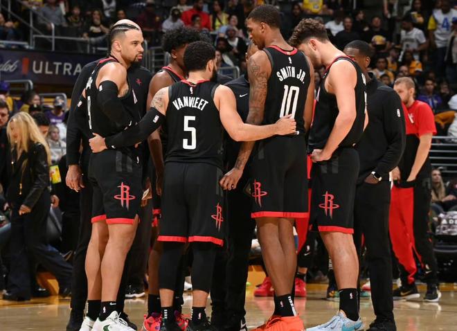 球员穿安踏KT11代球鞋赛后称纯属巧合（球员赛后表示穿安踏KT11只是巧合）