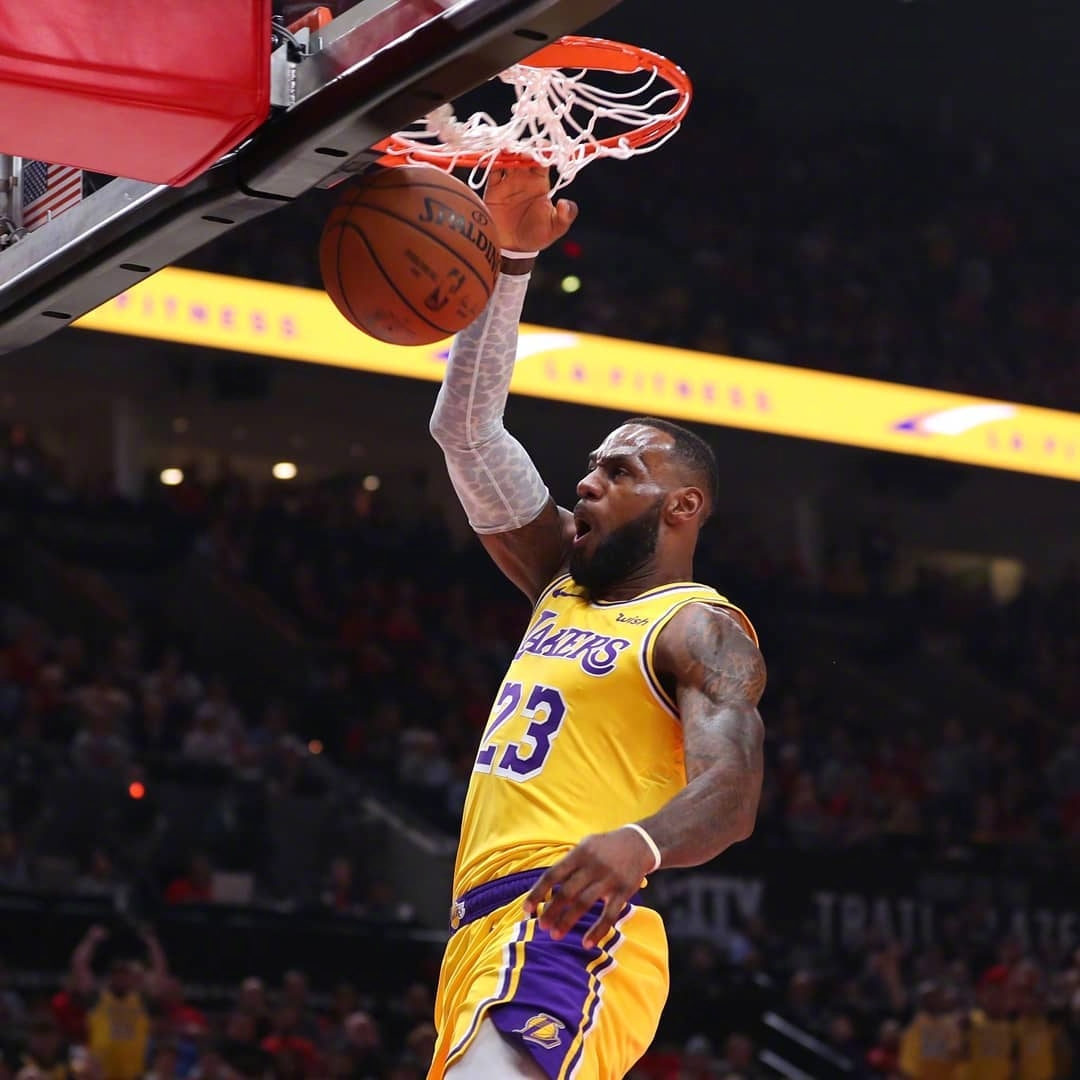 欧冠本周最佳阵容：马杜埃凯、孔德、格林伍德、卡尔在列（欧冠周最佳阵容出炉：马杜埃凯、孔德、格林伍德、卡尔入选）