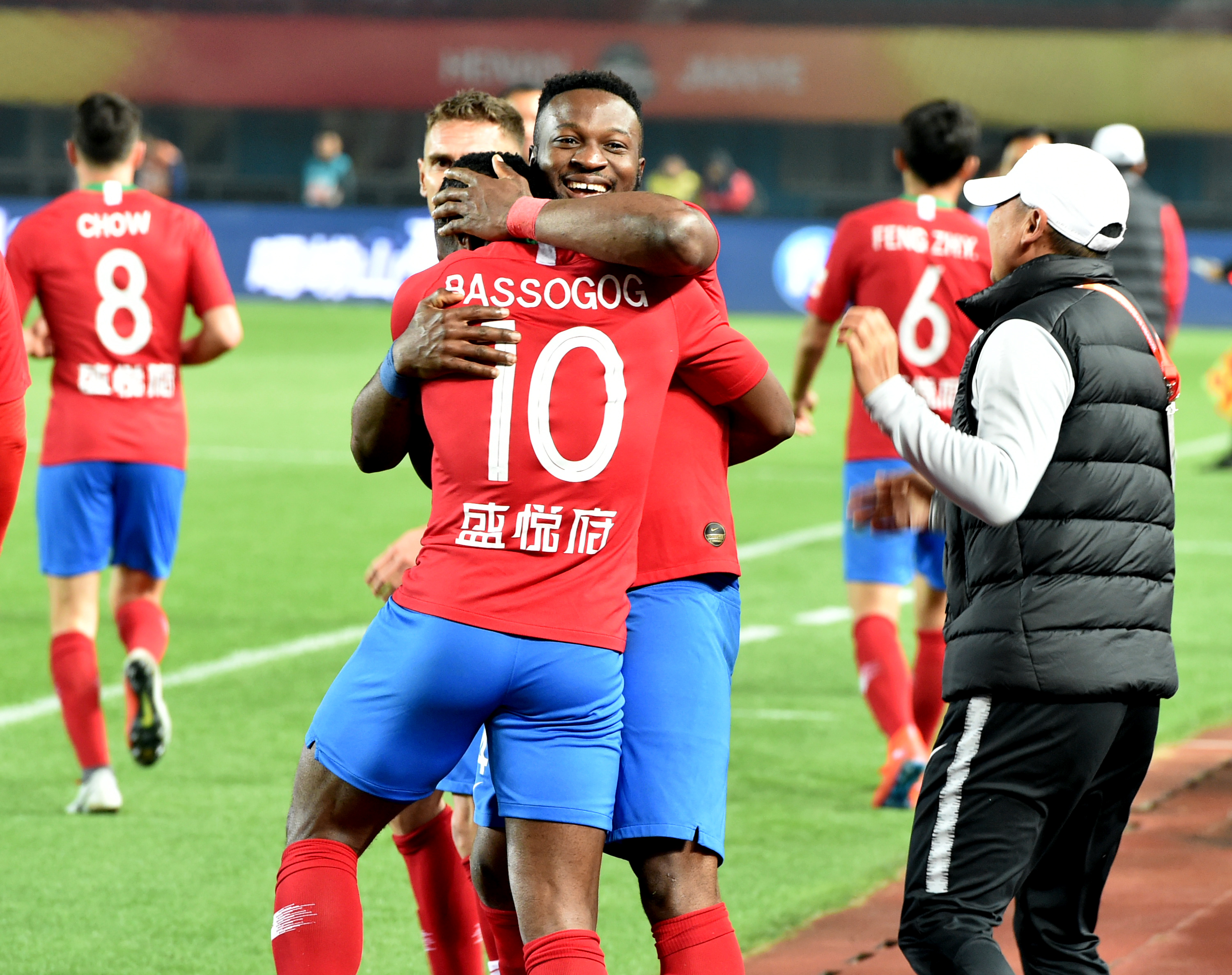 马雷斯卡：下半场球队本应进更多球，裁判判罚尺度让我很不满（马雷斯卡：下半场本该收获更多进球，对裁判吹罚尺度十分不满）